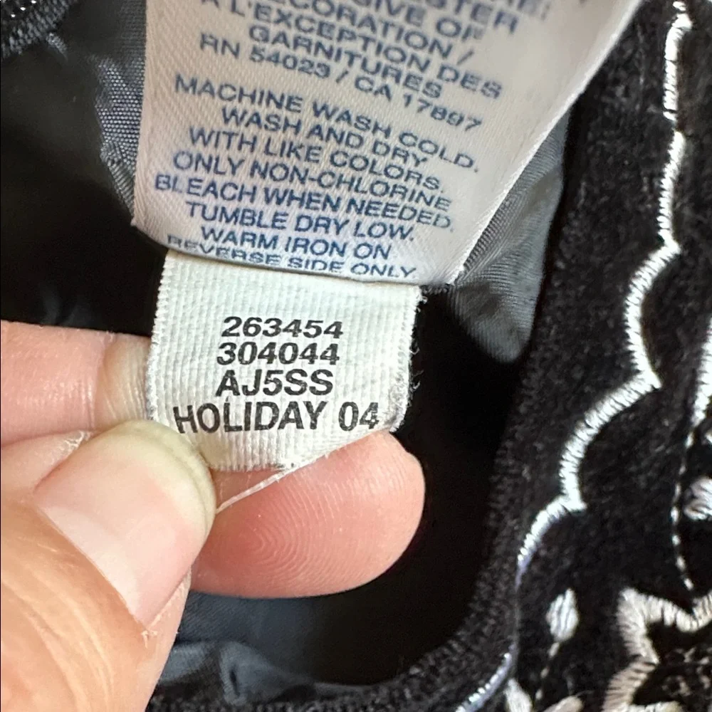 Old Navy Girls Black Velvet Dress with White Floral Embroidery size 4‎
